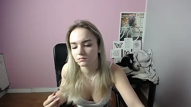Snapshot of viktoria_lovely chatting on 01/31/25, 06:24 viktoria lovely online show from 01/31/25, 06:24