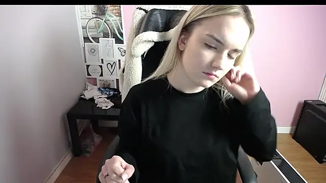 viktoria lovely online show from 12/19/25, 12:40