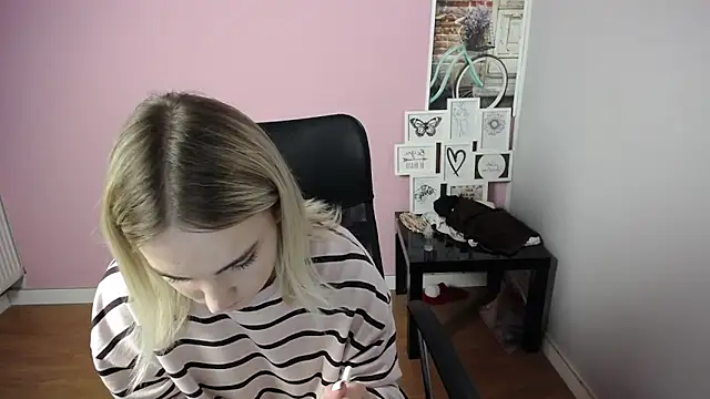 Snapshot of viktoria_lovely chatting on 09/12/25, 10:04 viktoria lovely online show from 09/12/25, 10:04
