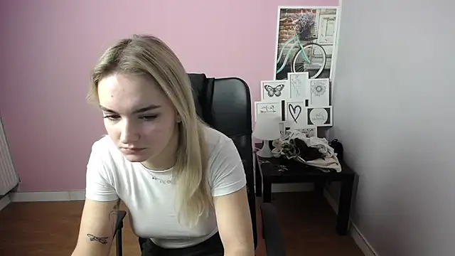 Snapshot of viktoria_lovely chatting on 12/03/24, 07:16 viktoria lovely online show from 12/03/24, 07:16