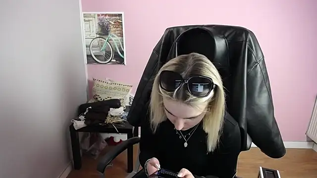 viktoria lovely online show from 04/29/26, 11:03