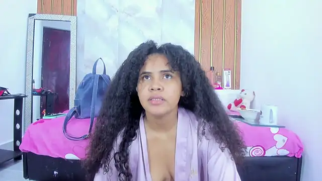 Snapshot of makena18 chatting on 10/04/25, 01:45 makena18 online show from 10/04/25, 01:45