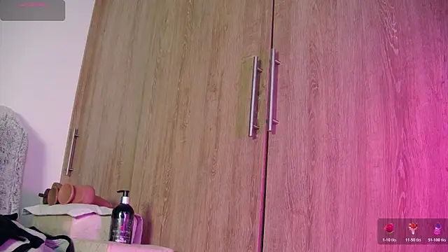 Snapshot of aidaadams chatting on 11/14/25, 12:20 aidaadams online show from 11/14/25, 12:20