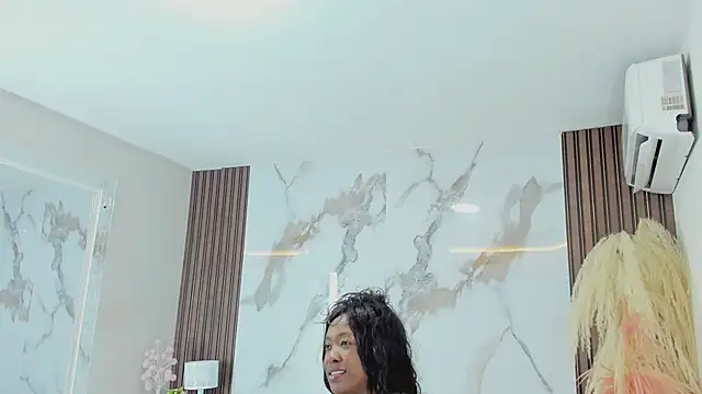 Snapshot of aidaadams chatting on 03/22/25, 11:53 aidaadams online show from 03/22/25, 11:53