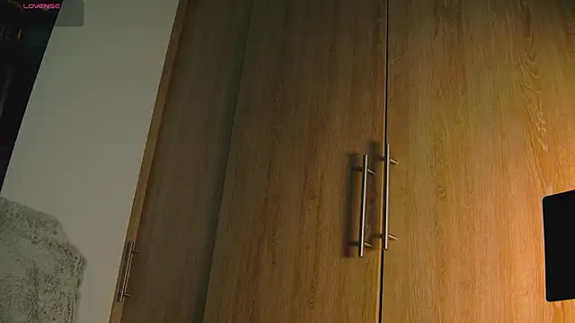 Snapshot of aidaadams chatting on 10/11/25, 08:48 aidaadams online show from 10/11/25, 08:48