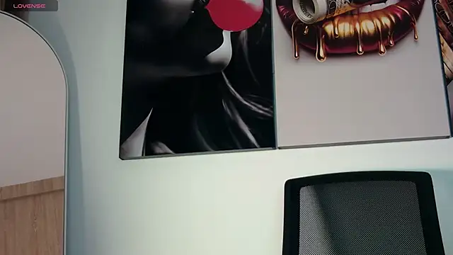 Snapshot of aidaadams chatting on 12/05/25, 11:20 aidaadams online show from 12/05/25, 11:20