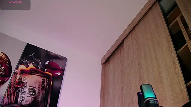 Snapshot of aidaadams chatting on 09/12/25, 11:21 aidaadams online show from 09/12/25, 11:21