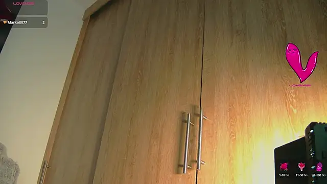 Snapshot of aidaadams chatting on 10/12/25, 09:21 aidaadams online show from 10/12/25, 09:21