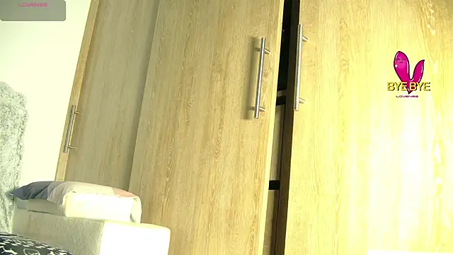 Snapshot of aidaadams chatting on 11/26/25, 11:10 aidaadams online show from 11/26/25, 11:10