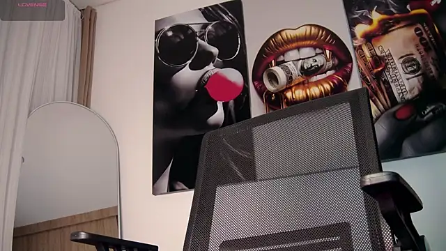 aidaadams online show from 12/22/25, 10:04