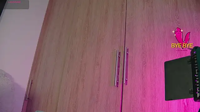 Snapshot of aidaadams chatting on 10/19/25, 10:51 aidaadams online show from 10/19/25, 10:51