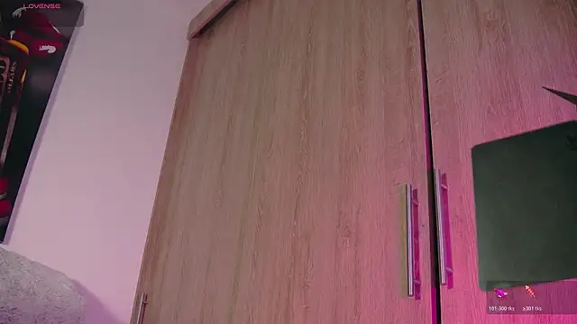 Snapshot of aidaadams chatting on 11/01/25, 11:04 aidaadams online show from 11/01/25, 11:04