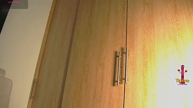 Snapshot of aidaadams chatting on 10/08/25, 11:01 aidaadams online show from 10/08/25, 11:01