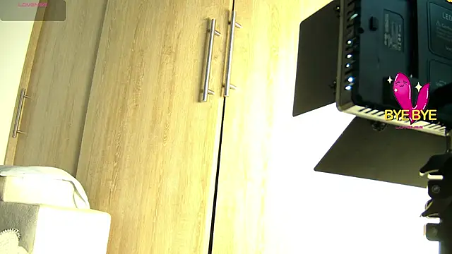 Snapshot of aidaadams chatting on 11/12/25, 11:36 aidaadams online show from 11/12/25, 11:36