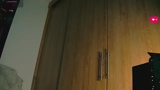 Snapshot of aidaadams chatting on 10/10/25, 10:16 aidaadams online show from 10/10/25, 10:16