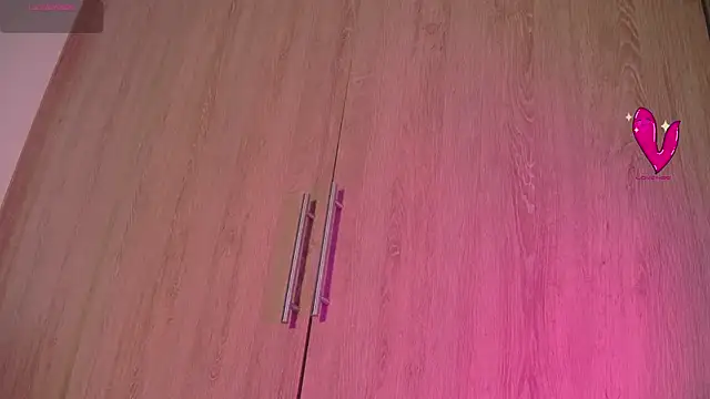 Snapshot of aidaadams chatting on 10/24/25, 11:31 aidaadams online show from 10/24/25, 11:31