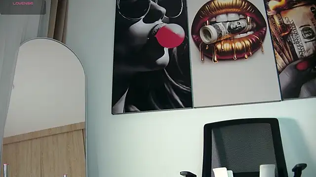 Snapshot of aidaadams chatting on 12/18/25, 11:25 aidaadams online show from 12/18/25, 11:25