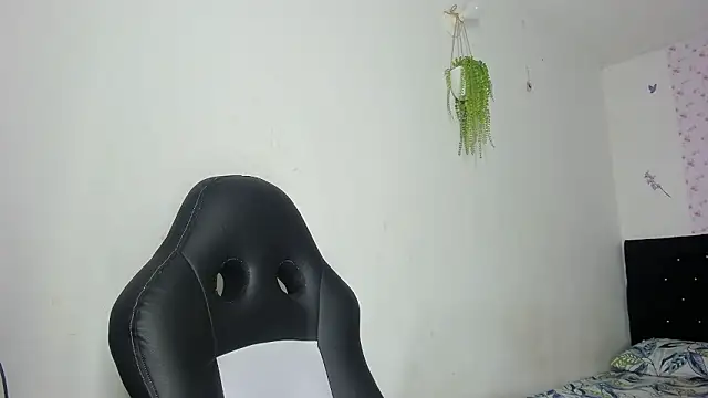 Snapshot of Alika01 chatting on 02/02/26, 01:43 Alika01 online show from 02/02/26, 01:43