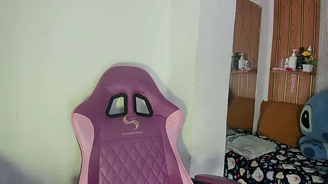 Snapshot of Alika01 chatting on 01/11/26, 04:03 Alika01 online show from 01/11/26, 04:03