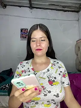 Snapshot of Hotnightsexxx chatting on 02/15/25, 10:42 Hotnightsexxx online show from 02/15/25, 10:42