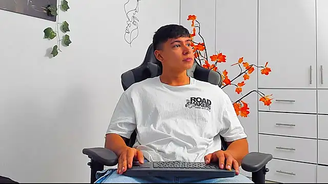 Snapshot of Bray_Kevin chatting on 01/10/26, 04:13 Bray Kevin online show from 01/10/26, 04:13