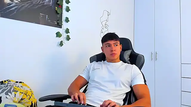 Snapshot of Bray_Kevin chatting on 12/16/25, 06:23 Bray Kevin online show from 12/16/25, 06:23