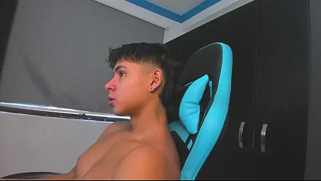 Snapshot of Bray_Kevin chatting on 10/28/25, 02:27 Bray Kevin online show from 10/28/25, 02:27