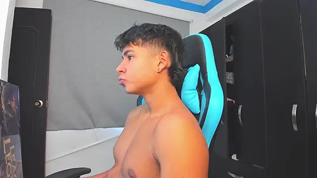 Snapshot of Bray_Kevin chatting on 11/06/25, 02:43 Bray Kevin online show from 11/06/25, 02:43