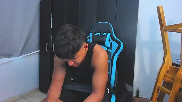 Snapshot of Bray_Kevin chatting on 11/26/25, 04:18 Bray Kevin online show from 11/26/25, 04:18