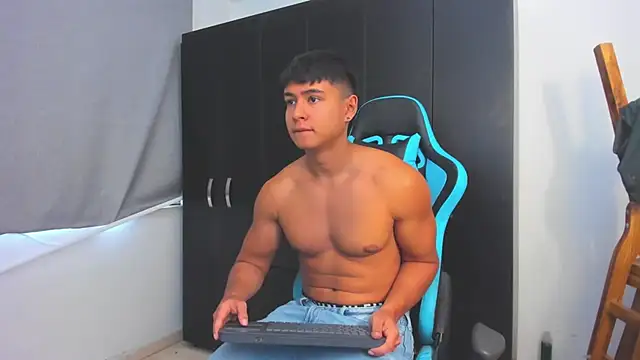 Snapshot of Bray_Kevin chatting on 12/18/25, 07:40 Bray Kevin online show from 12/18/25, 07:40