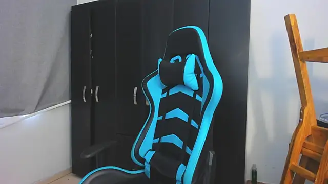 Snapshot of Bray_Kevin chatting on 11/25/25, 03:23 Bray Kevin online show from 11/25/25, 03:23