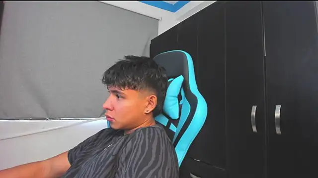 Snapshot of Bray_Kevin chatting on 10/30/25, 06:05 Bray Kevin online show from 10/30/25, 06:05