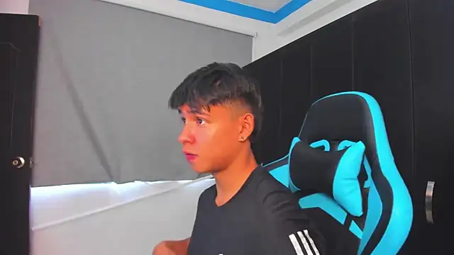 Snapshot of Bray_Kevin chatting on 11/20/25, 05:57 Bray Kevin online show from 11/20/25, 05:57