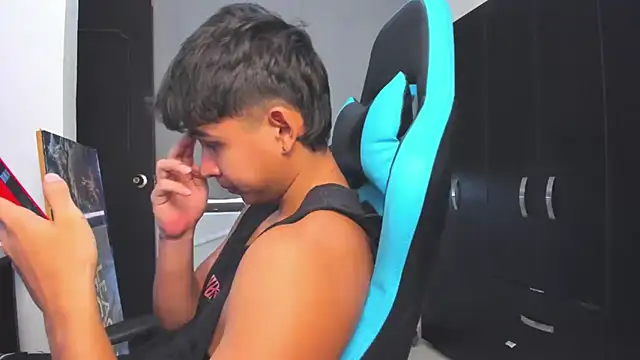 Snapshot of Bray_Kevin chatting on 11/04/25, 08:01 Bray Kevin online show from 11/04/25, 08:01