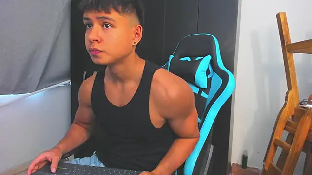 Snapshot of Bray_Kevin chatting on 12/13/25, 08:15 Bray Kevin online show from 12/13/25, 08:15