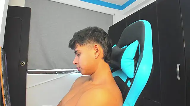 Snapshot of Bray_Kevin chatting on 11/05/25, 06:00 Bray Kevin online show from 11/05/25, 06:00