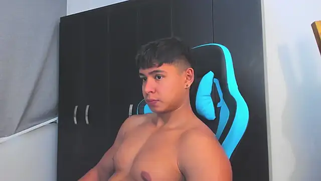 Snapshot of Bray_Kevin chatting on 12/22/25, 09:04 Bray Kevin online show from 12/22/25, 09:04