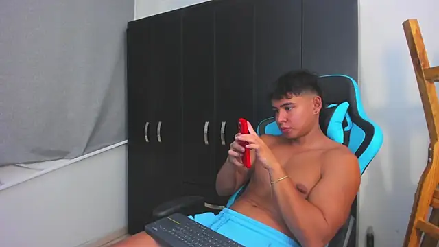 Snapshot of Bray_Kevin chatting on 11/27/25, 04:24 Bray Kevin online show from 11/27/25, 04:24