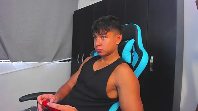 Snapshot of Bray_Kevin chatting on 11/21/25, 03:00 Bray Kevin online show from 11/21/25, 03:00