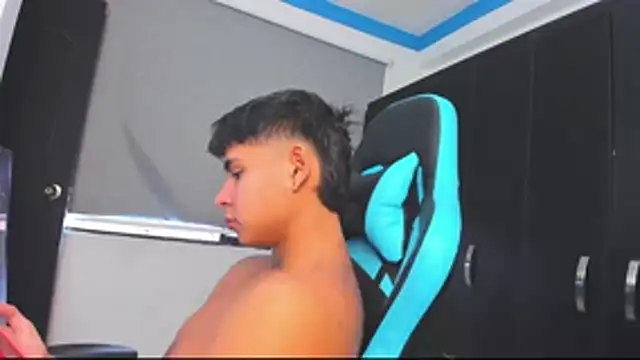 Snapshot of Bray_Kevin chatting on 10/29/25, 06:07 Bray Kevin online show from 10/29/25, 06:07