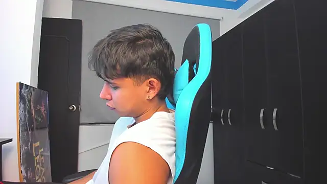 Snapshot of Bray_Kevin chatting on 11/08/25, 01:42 Bray Kevin online show from 11/08/25, 01:42