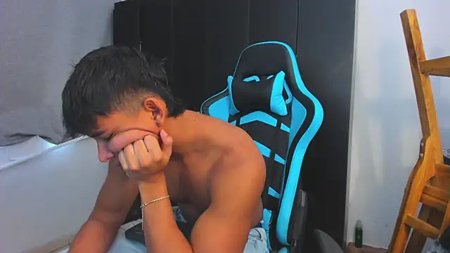 Snapshot of Bray_Kevin chatting on 11/23/25, 03:33 Bray Kevin online show from 11/23/25, 03:33