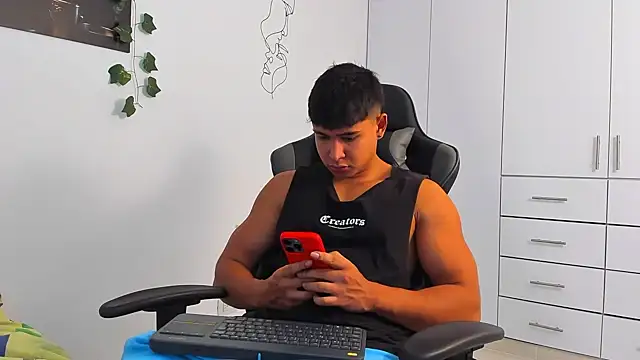 Snapshot of Bray_Kevin chatting on 12/17/25, 08:36 Bray Kevin online show from 12/17/25, 08:36