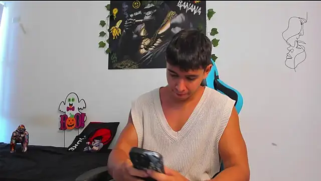 Snapshot of Bray_Kevin chatting on 02/17/25, 03:33 Bray Kevin online show from 02/17/25, 03:33