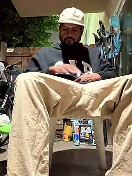 MrDickUdown24 7 online show from 11/05/25, 08:28