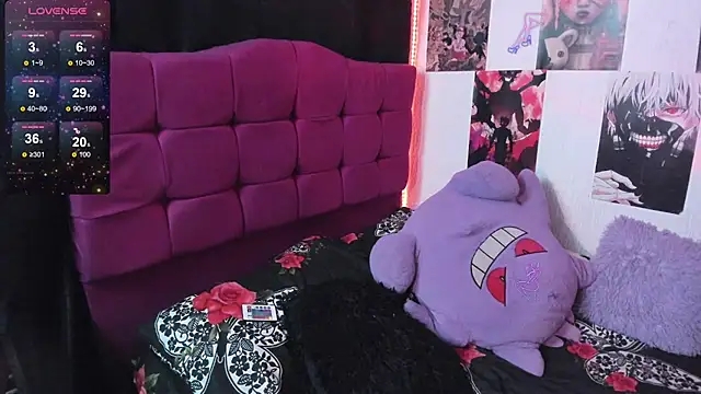 Snapshot of Violetx_moon chatting on 07/14/26, 02:05 Violetx moon online show from 07/14/26, 02:05