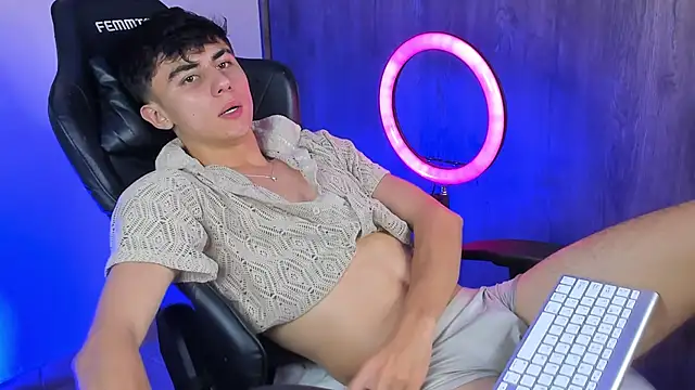 Demian cute18 online show from 02/25/26, 08:14