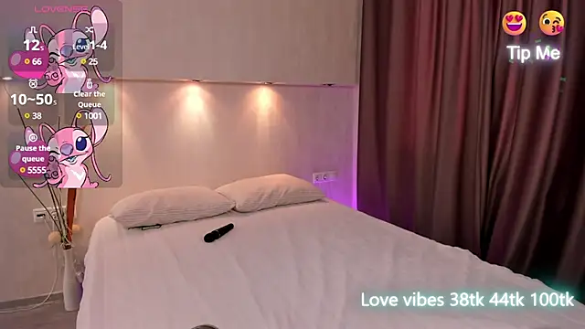 Snapshot of Tracy-Taylor chatting on 03/10/25, 09:56 Tracy-Taylor online show from 03/10/25, 09:56