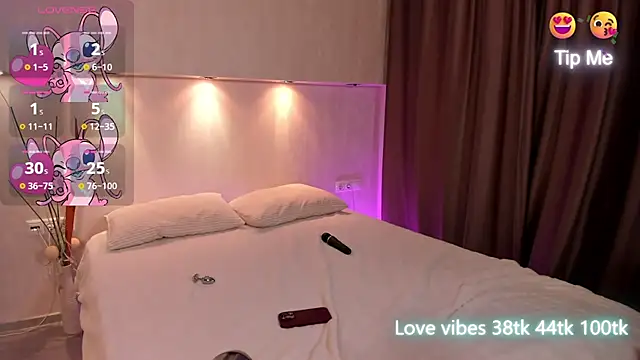 Snapshot of Tracy-Taylor chatting on 03/10/25, 01:00 Tracy-Taylor online show from 03/10/25, 01:00