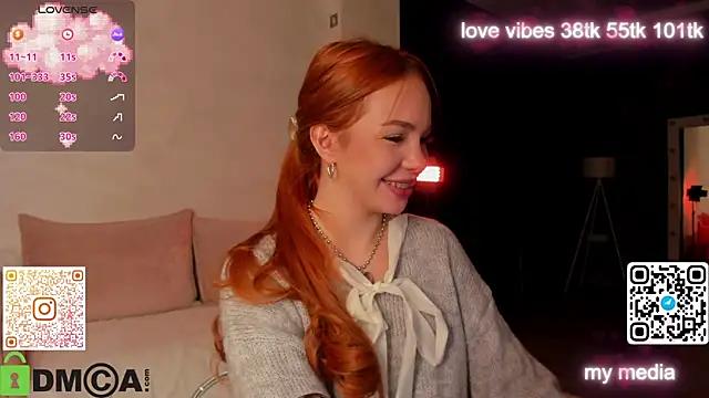 Snapshot of Tracy-Taylor chatting on 10/14/25, 12:33 Tracy-Taylor online show from 10/14/25, 12:33